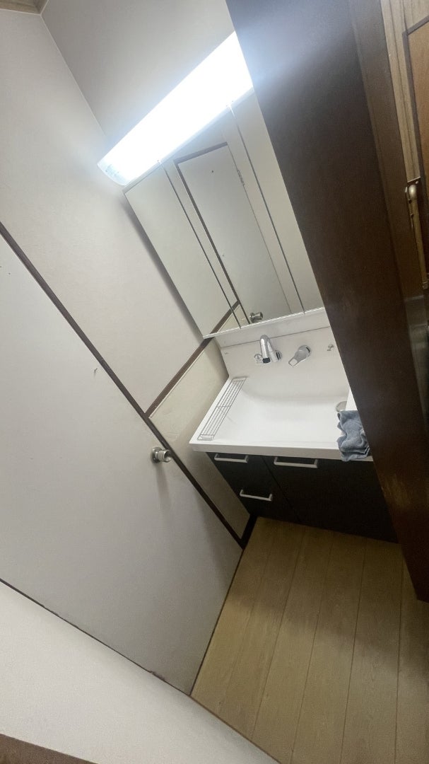 洗面台　床　着工後　ﾋﾟｱﾗ